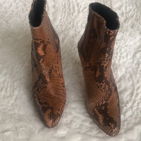 Snake patterned boots by Zara - Picture 2 of 6